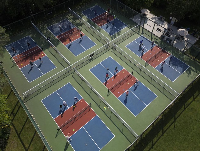 Pickleball có vô tình hủy hoại quần vợt? - Ảnh 1.