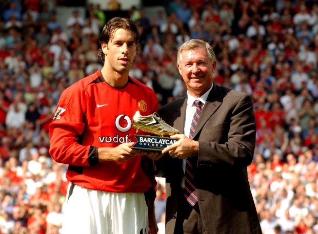 Van Nistelrooy tiết lộ lời khuyên của Sir Alex giúp MU thắng đậm Leicester - Ảnh 1.