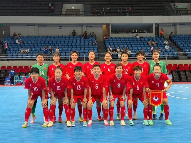 Giải vô địch futsal nữ Đông Nam Á 2024: Các cô gái Việt Nam khởi đầu thuận lợi - Ảnh 1.