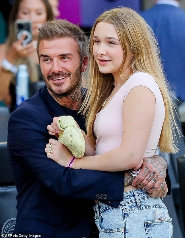 Khám phá cuộc sống của Harper Beckham: Từ con gái của những ngôi sao đến biểu tượng thời trang - Ảnh 3.