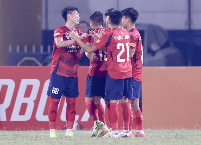 CAHN đánh bại SHB Đà Nẵng 3-0 ở vòng 6 V-League. Ảnh: Hoàng Linh