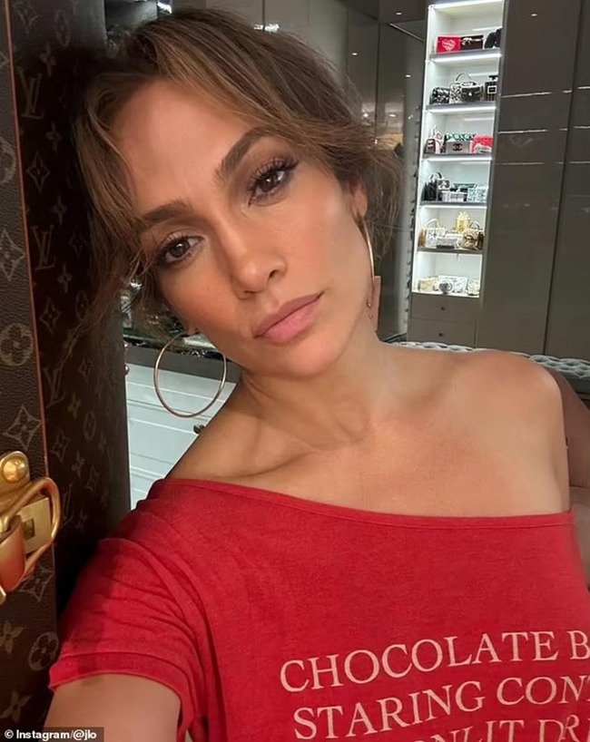 Jennifer Lopez "tự chăm sóc" sau năm căng thẳng giữa cuộc ly hôn với Ben Affleck và lùm xùm với Diddy - Ảnh 1.