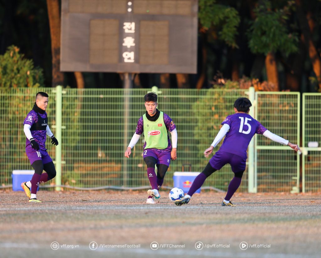 Trung vệ Duy Mạnh hạ quyết tâm cùng tuyển Việt Nam tập tốt, đá ASEAN Cup hay - Ảnh 1.