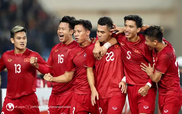 Tin nóng bóng đá Việt 23/11: ĐT Việt Nam nhận tin vui đặc biệt từ FIFA; AFF Cup 2024 chứng kiến thay đổi lịch sử - Ảnh 1.