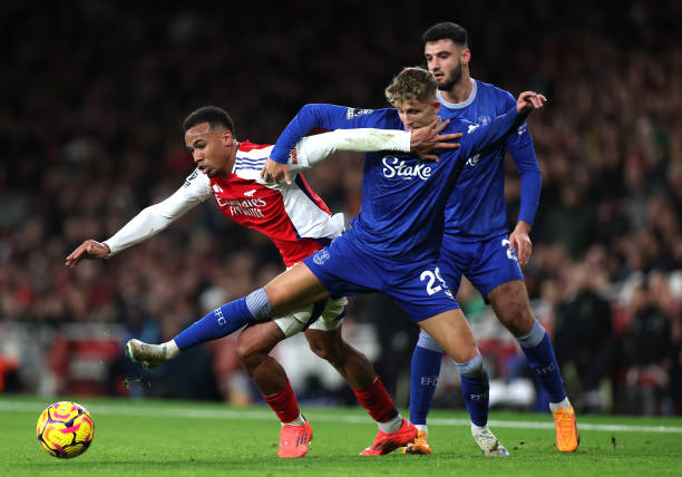 Arsenal tiếp tục chuỗi trận thất vọng khi bị Everton cầm hòa 0-0 trên sân Emirates