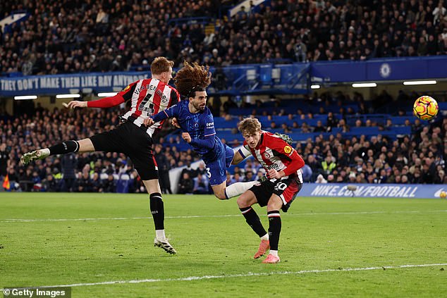 Ngôi sao hay nhất 'im lặng', Chelsea thắng nhọc trong thế thiếu người, tiếp tục áp sát Liverpool trong cuộc đua vô địch - Ảnh 1.