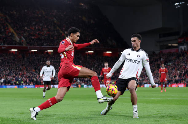 Liverpool hòa Fulham 2-2