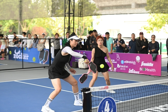 Hoa khôi bóng chuyền Kim Huệ gây sốt khi thi đấu pickleball - Ảnh 3.