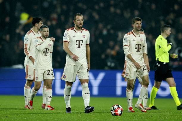 Bayern Munich thảm bại 0-3 trên sân Feyenoord ở lượt trận áp chót vòng phân hạng cúp C1