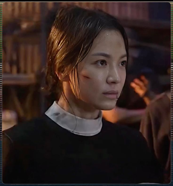 Chửi thề và hút thuốc - Song Hye Kyo "lột xác" trong "Dark Nuns" - Ảnh 1.