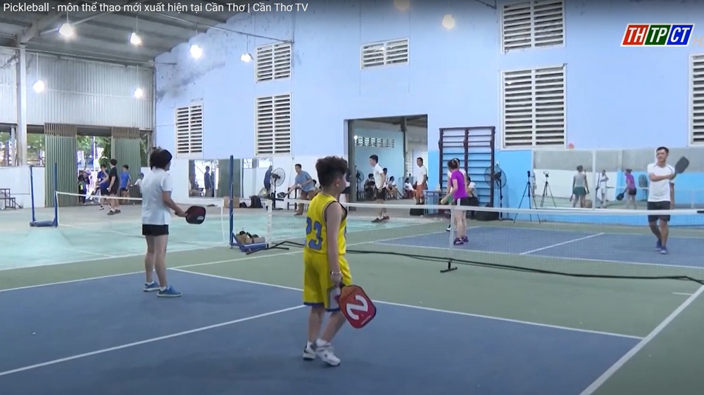 Pickleball ở Việt Nam đang là 'mốt', lứa tuổi nào cũng có thể chơi - Ảnh 4.