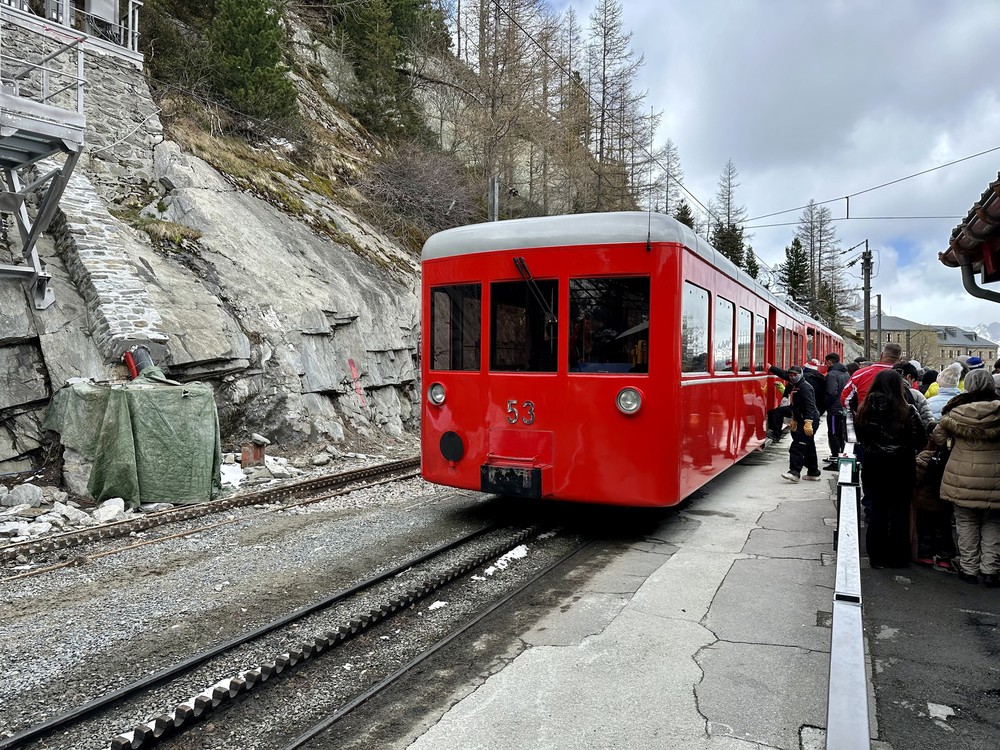 Tàu leo núi Chamonix ở Pháp - sự kết nối giữa con người, kỹ thuật và thiên nhiên - Ảnh 1.