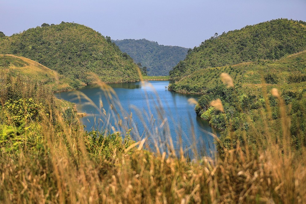 Vẻ đẹp hoang sơ của hồ Sam Tang, Hòa Bình - Ảnh 3.